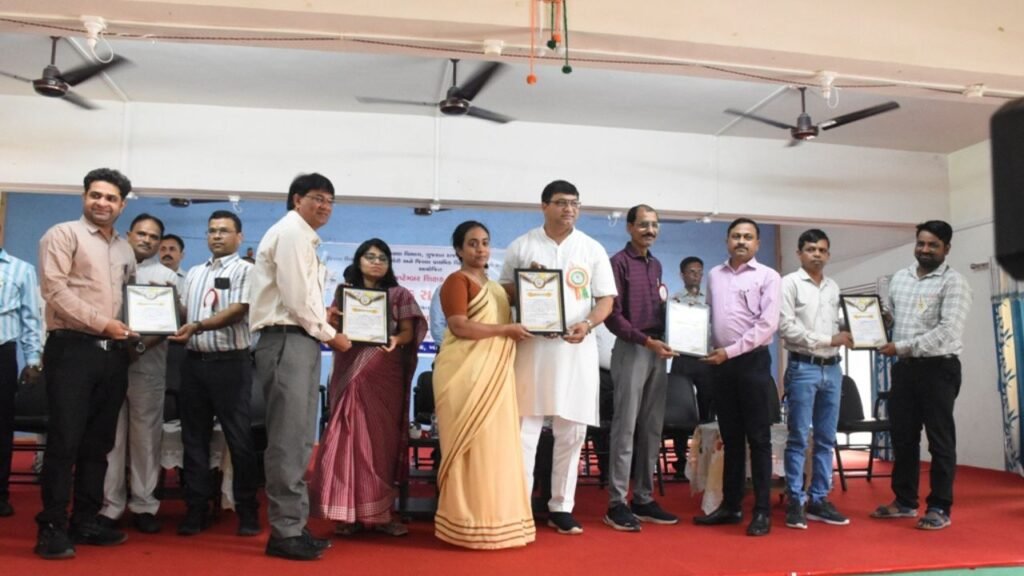 Navsari district level best teacher award ceremony was held