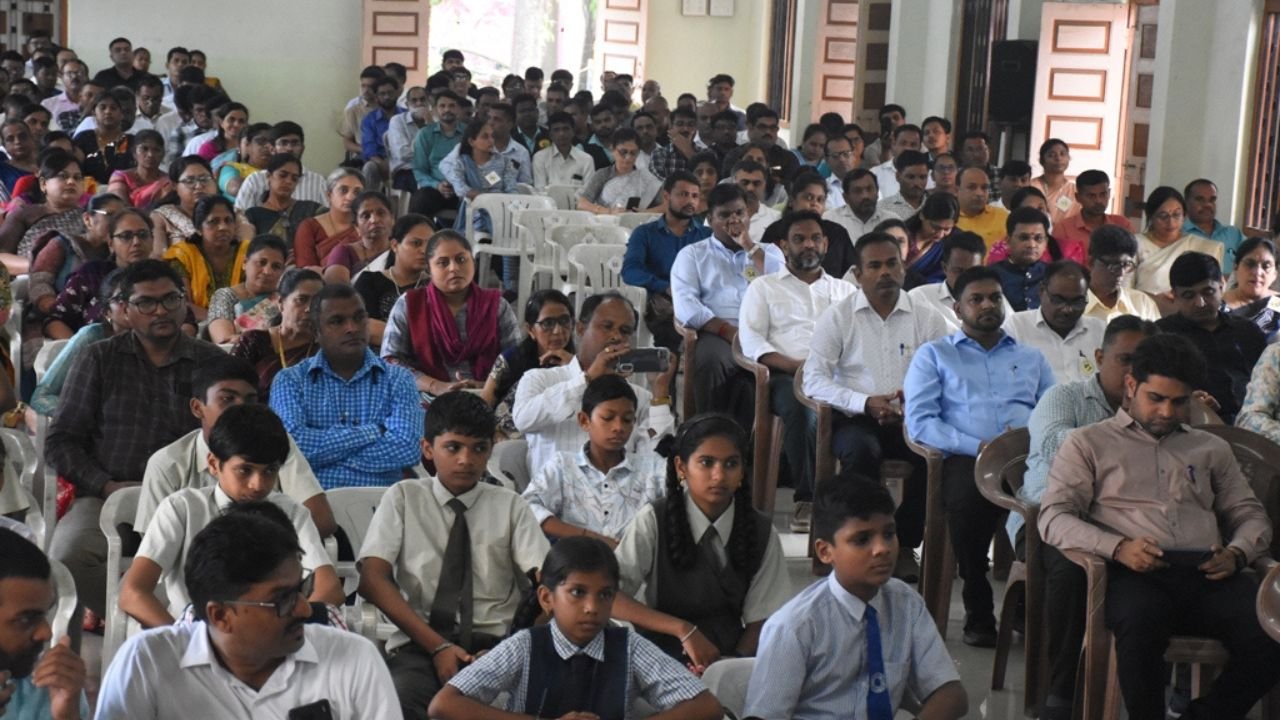 Navsari district level best teacher award ceremony was held