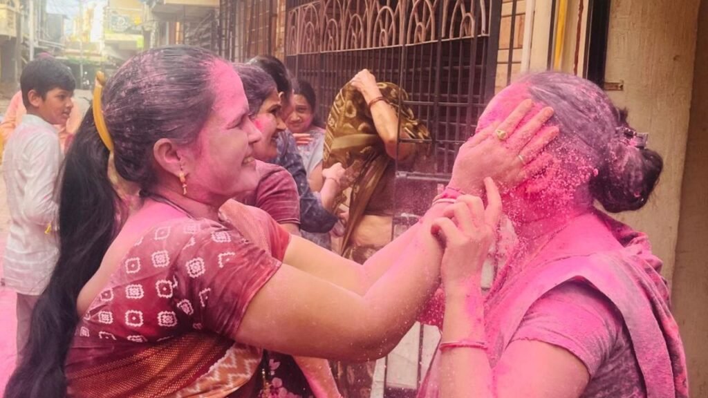 Maharashtrian society celebrates Ganesha visarjan in Navsari