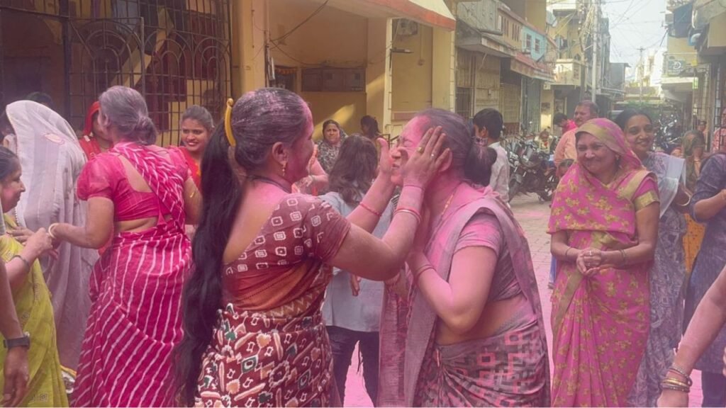 Maharashtrian society celebrates Ganesha visarjan in Navsari