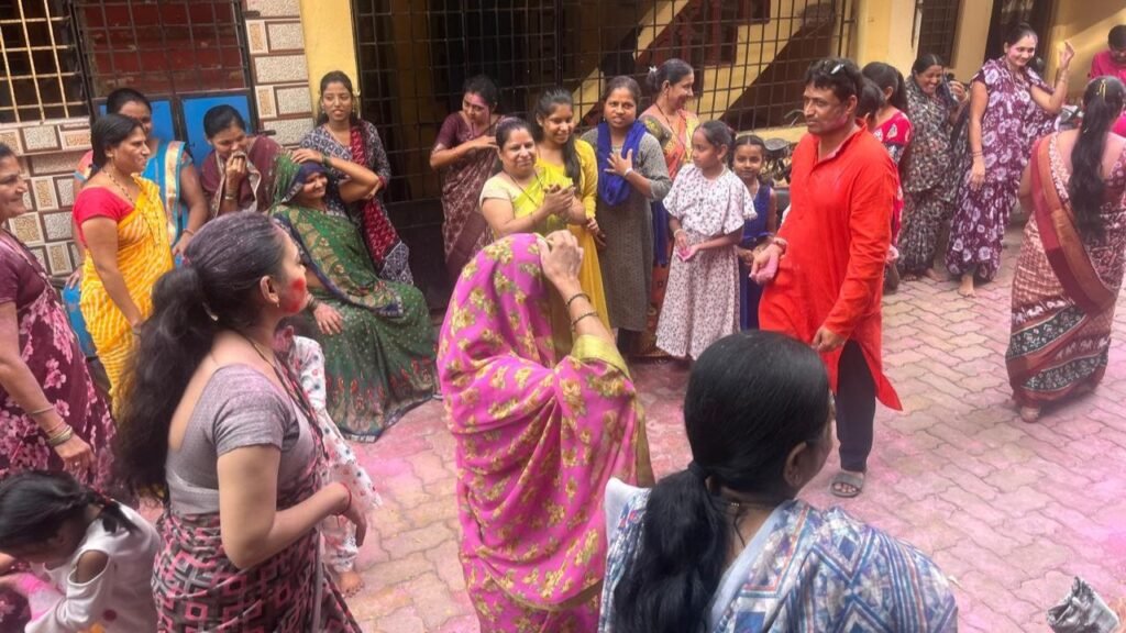 Maharashtrian society celebrates Ganesha visarjan in Navsari