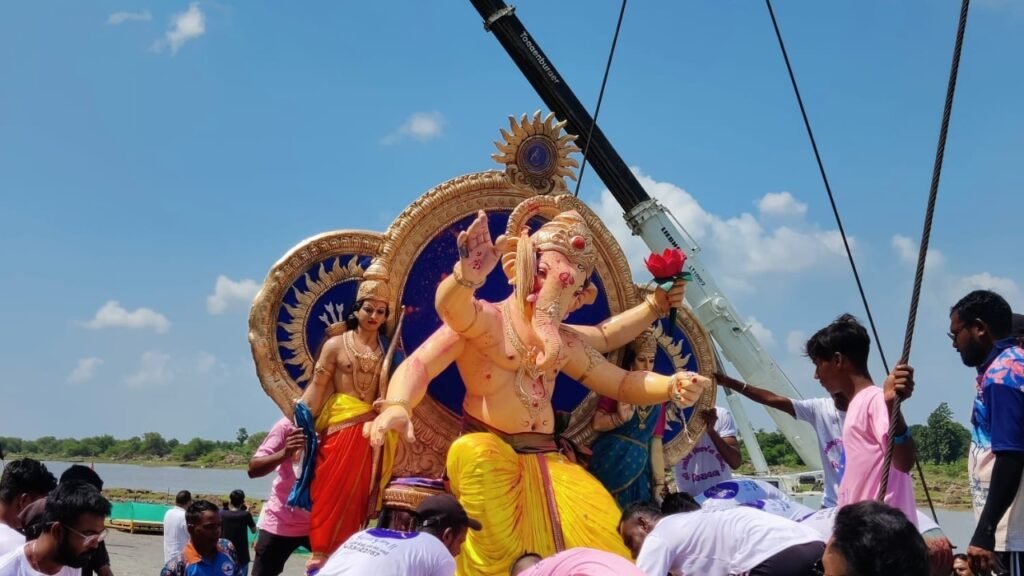 Youth of Chopdar Street Juna Thana spreading the message of religious goodwill on Ganesh Chaturthi